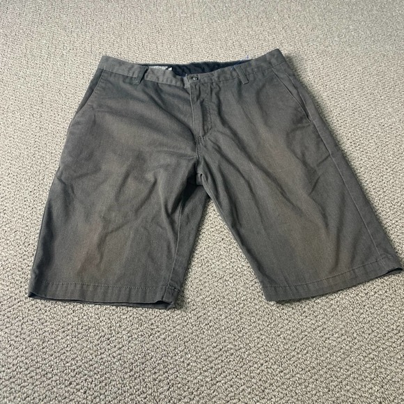 Volcom Mens Shorts Size 32 Gray Chino‎ Casual Pockets Flat Front Corpo Class - Picture 1 of 11